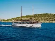 Speed boat to Sakarun